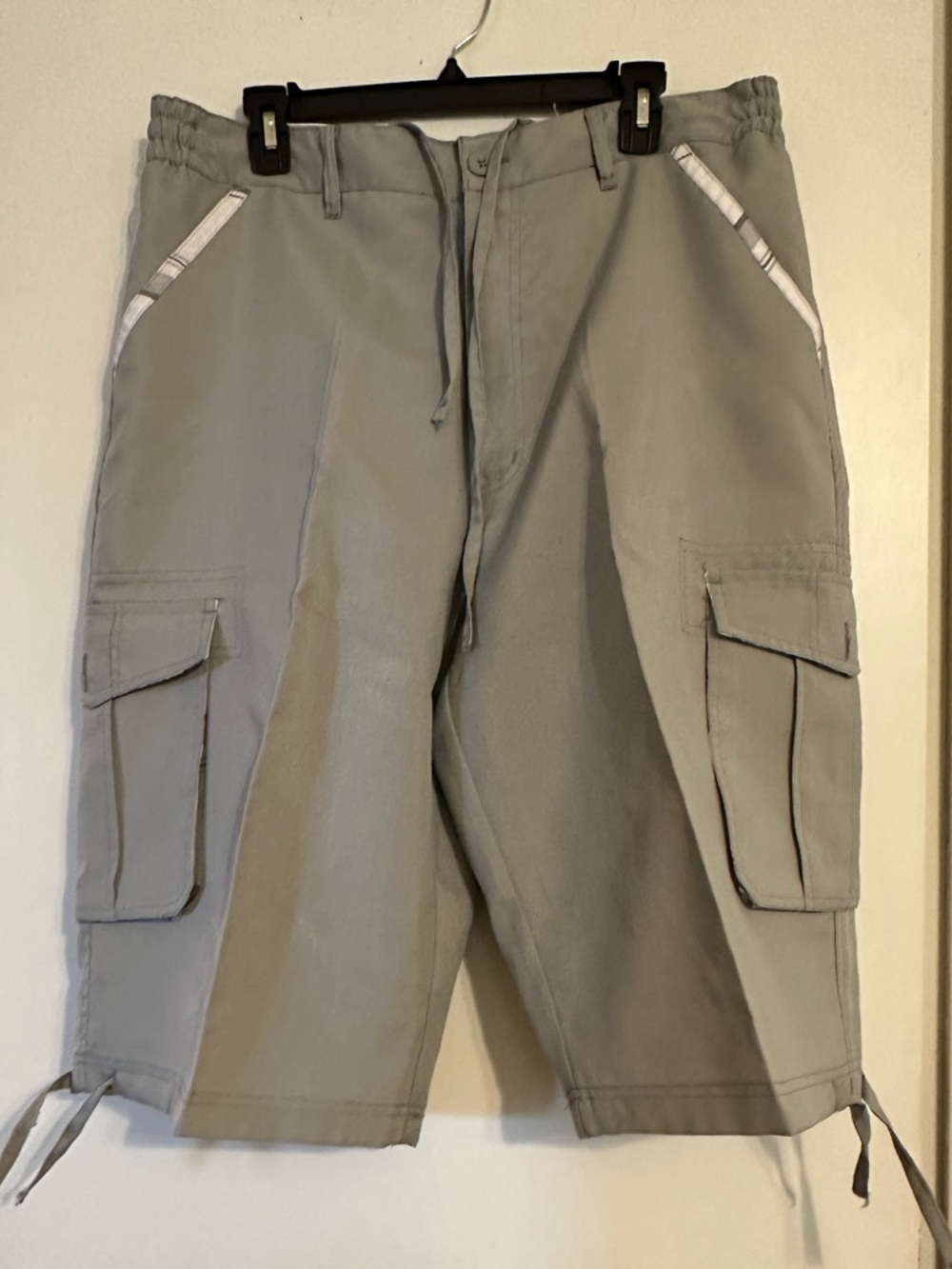 GODBODY Men’s Khaki Cargo Shorts Size W36